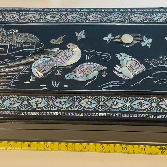Black Lacquered Cigar Box with Mother of Pearl Inlay
